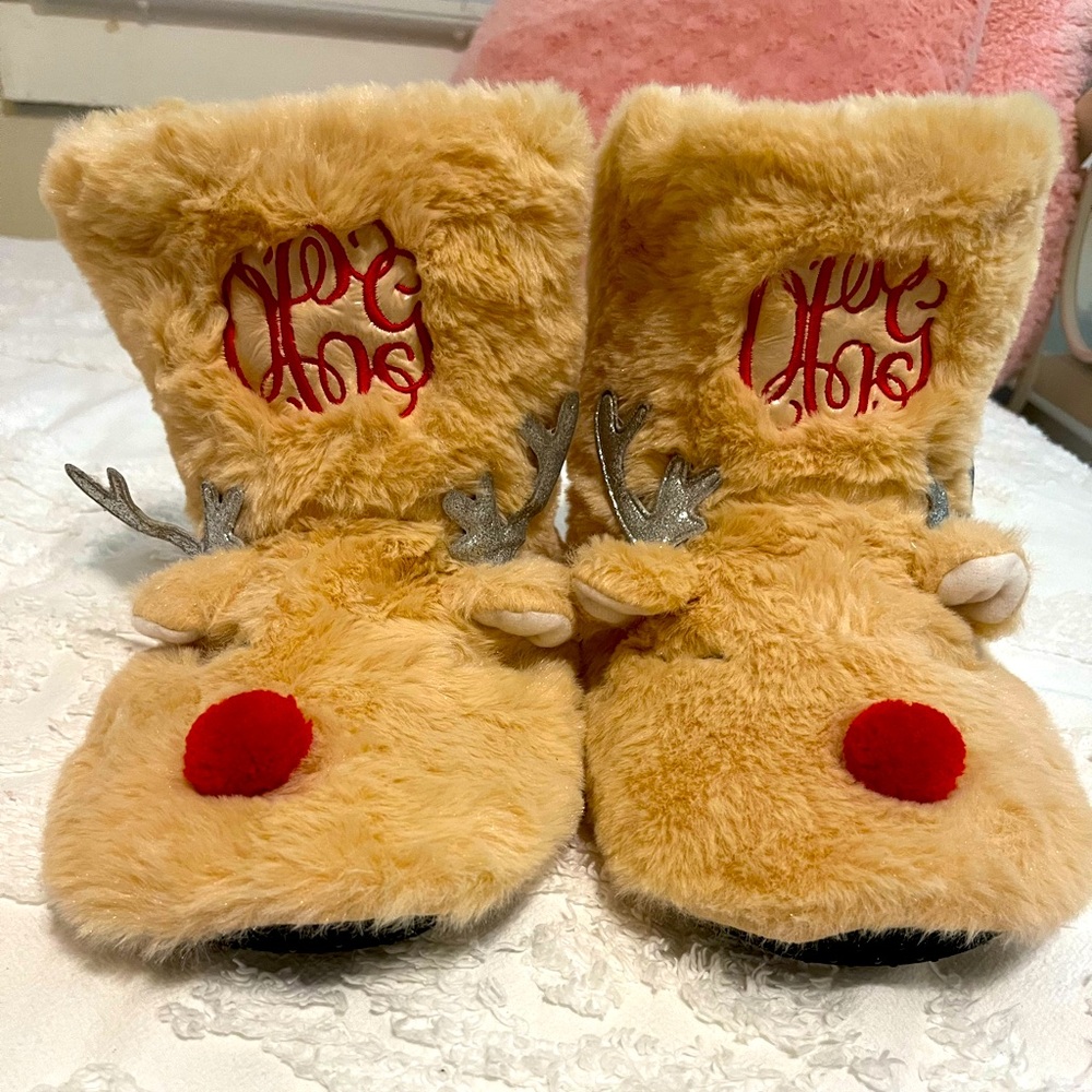 NWOT I Love Jewelry Rudolph Slippers